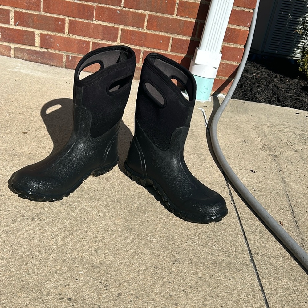 Great condition mens Bogs sz 9 used 1 season